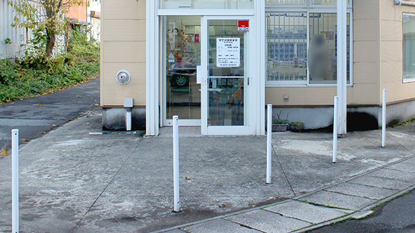 尾花沢調剤薬局市役所前店の入口
