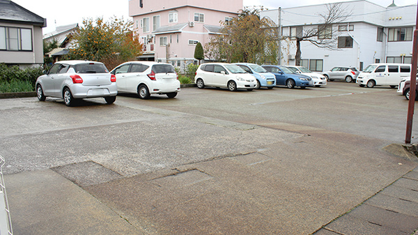 おおいしだ調剤薬局の駐車場