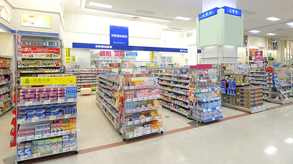 イオン薬局三川店の外観