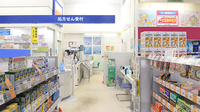 イオン薬局三川店の入口