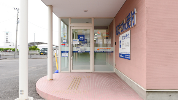 クオール薬局よつば安積店の入口