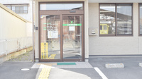 金屋調剤薬局の入口