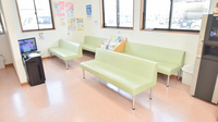 金屋調剤薬局の待合スペース