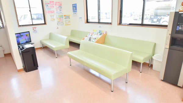 金屋調剤薬局の待合スペース