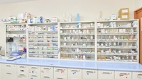 金屋調剤薬局の薬棚