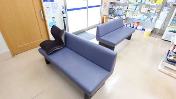 クオール薬局堂前店の待合スペース