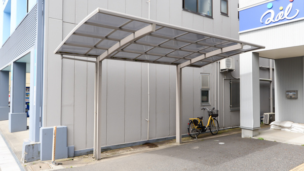クオール薬局堂前店の駐輪場