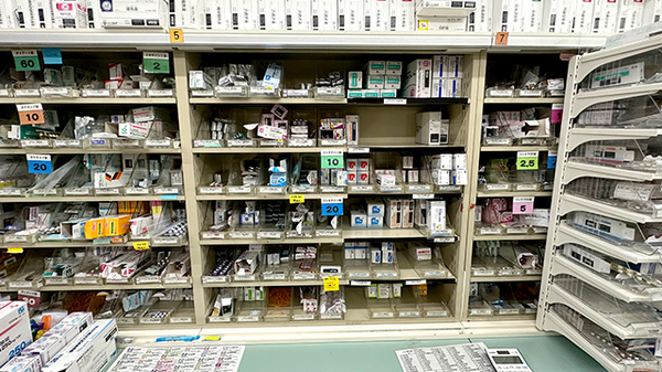 くすりのマルト調剤薬局　上中田店の薬棚