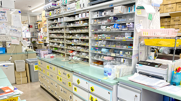 くすりのマルト調剤薬局　いわき市医療センター前店の薬棚