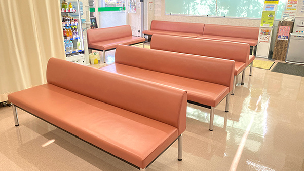 くすりのマルト調剤薬局　つづら店の待合スペース