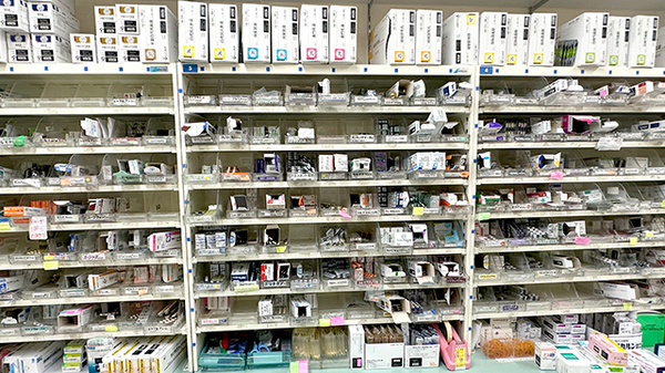 くすりのマルト調剤薬局　鳥居店の薬棚