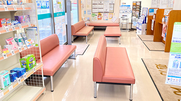 くすりのマルト調剤薬局　川原田店の待合スペース