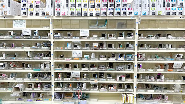 くすりのマルト調剤薬局　洋向台店の薬棚