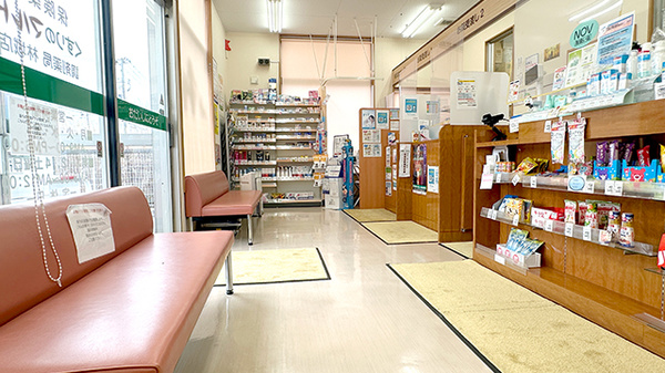 くすりのマルト調剤薬局　林城店の待合スペース