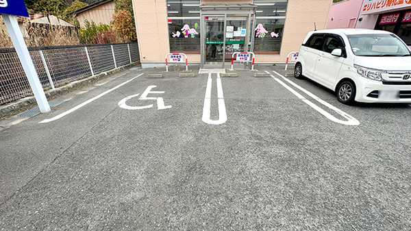くすりのマルト調剤薬局　林城店の駐車場