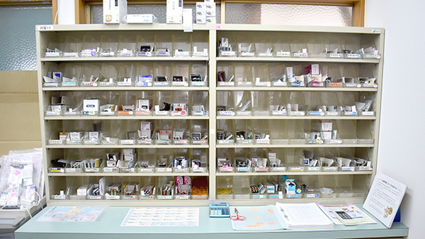 うさぎ薬局　保原店の薬棚