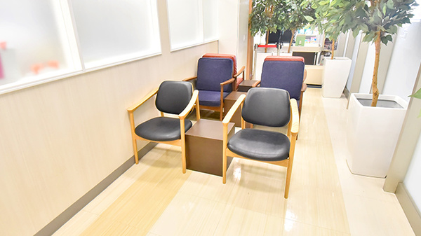 イオン薬局水戸内原店の待合スペース