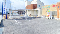 アクア薬局内原店の駐車場
