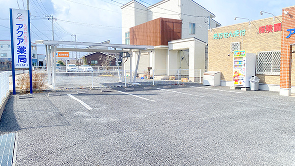 アクア薬局内原店の駐車場
