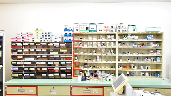 ファーマライズ薬局 友部店の薬棚