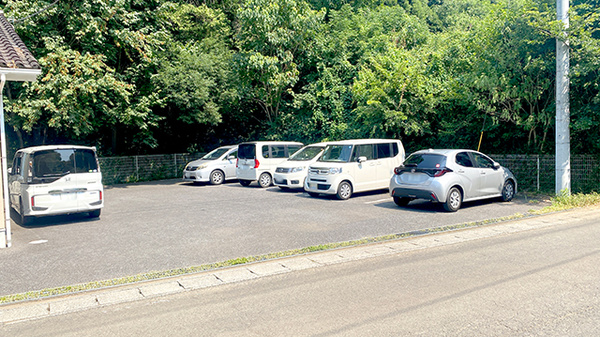 つくばね薬局の駐車場