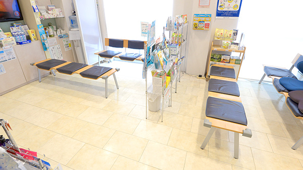 クオール薬局イーアスつくば店の待合スペース