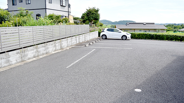 みどりの調剤薬局の駐車場