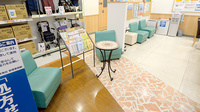 イオン薬局東海店の待合スペース
