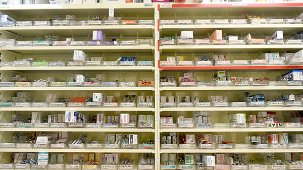 ウイン調剤薬局松井田店の薬棚