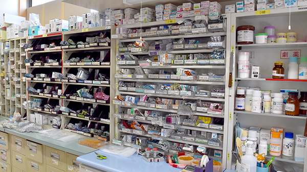 ウイン調剤薬局中之条店の薬棚