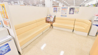 イオン薬局川口前川店の待合スペース
