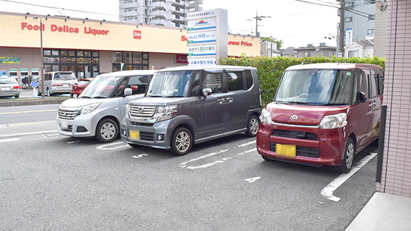 ひので薬局の駐車場