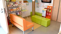 あおば薬局　白岡店の待合スペース