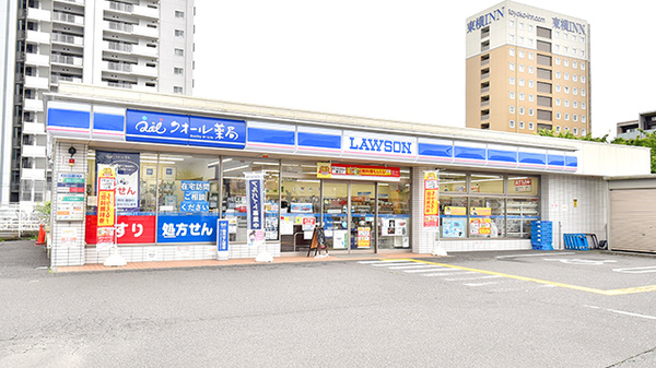 ローソンクオール薬局三郷谷中店の外観