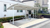 かすが薬局の駐輪場