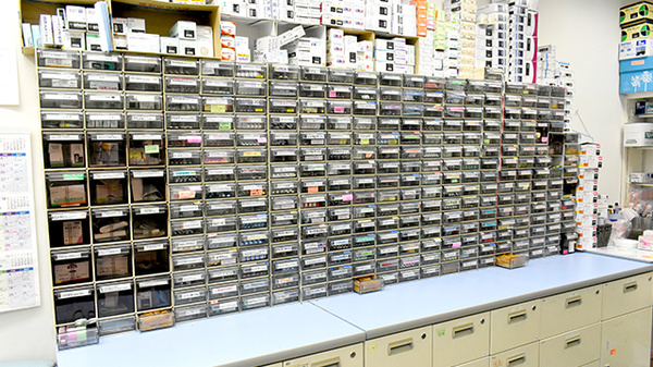 わかば薬局　上尾駅西口店の薬棚