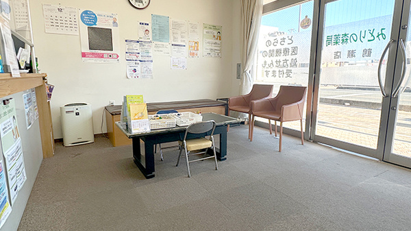 みどりの森薬局鶴瀬店の待合スペース