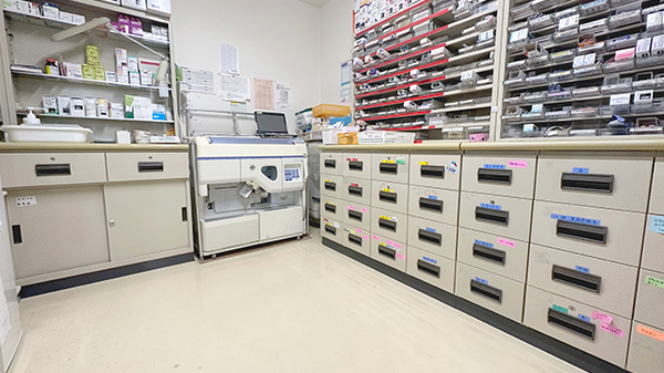 みどりの森薬局鶴瀬店の調剤室
