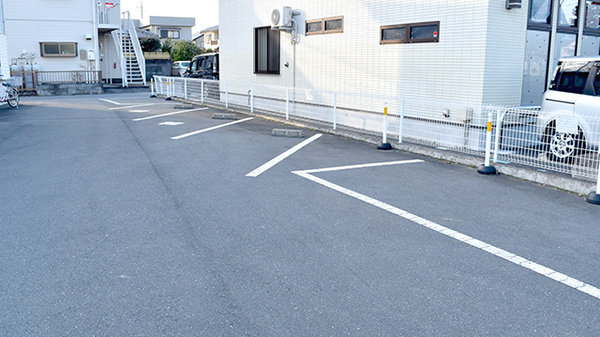 すずらん薬局の駐車場