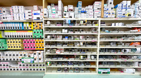 ひばり薬局石橋店の薬棚
