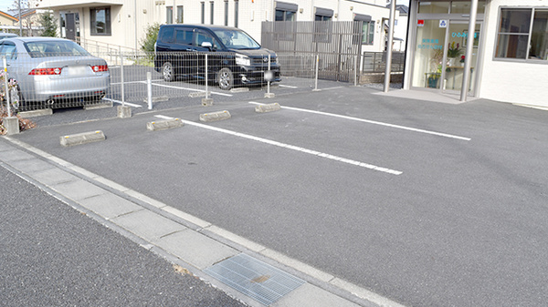 ひふみ薬局の駐車場
