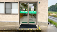 ひばり薬局循環器・呼吸器病センター前店の入口