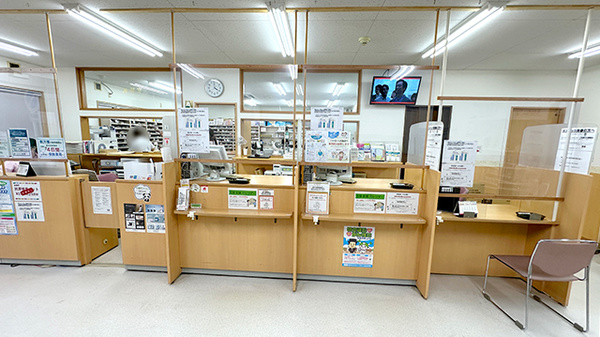 ひばり薬局循環器・呼吸器病センター前店の受付/カウンター