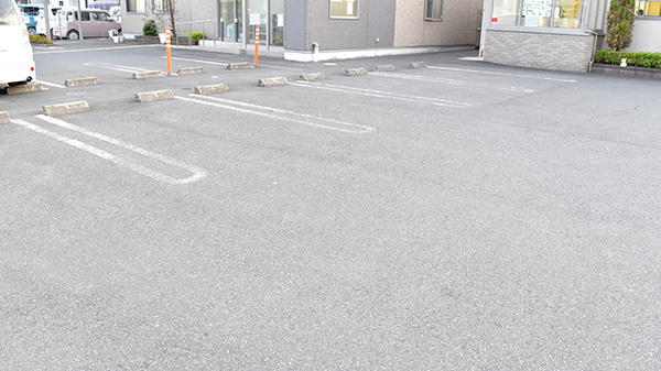 いろは薬局の駐車場