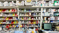 薬局トモズ志木店の薬棚