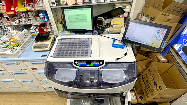 薬局トモズ志木店の調剤器具