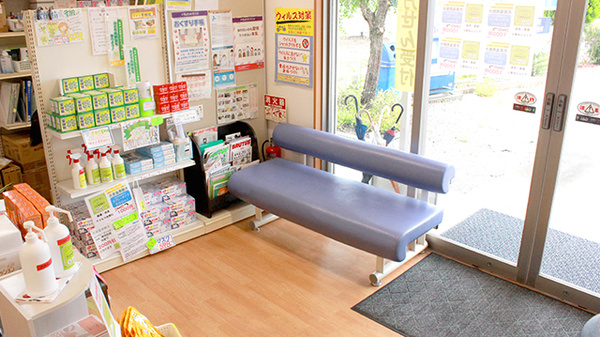 せんし堂薬局一本松店の待合スペース