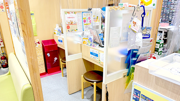 わかば薬局　浦和駅東口店の受付/カウンター