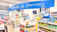薬局トモズ大宮店の入口