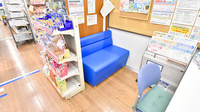イオン薬局幕張店（イオン海浜幕張店）の待合スペース